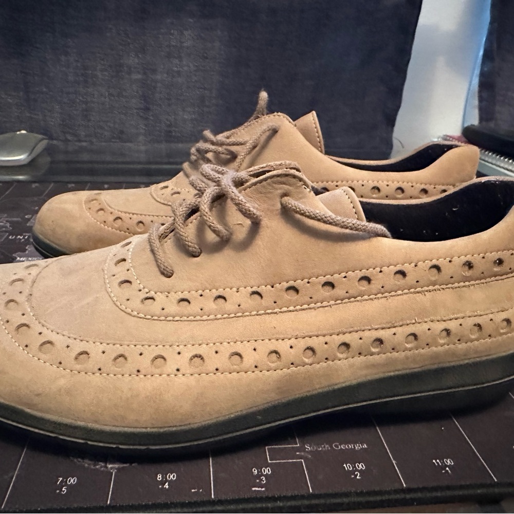 Women’s Bally Tan Athletic Shoes sz9